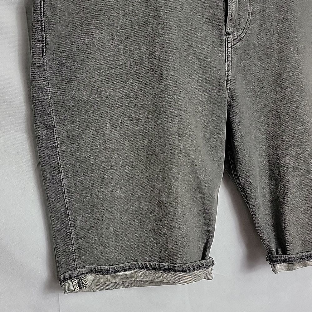 H&M.. denim slim fit shorts.. - Picture 2 of 12
